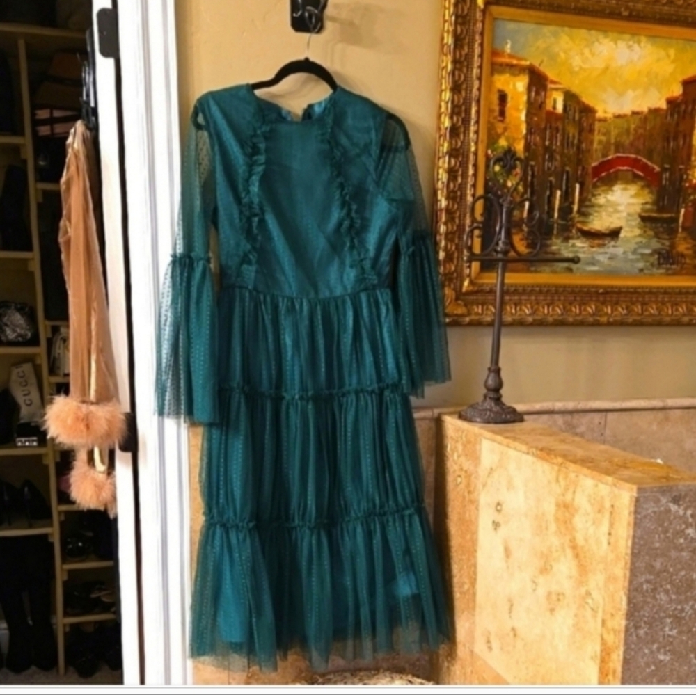 Elegant Teal Long-Sleeve Dress